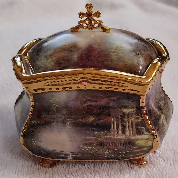 Vintage Thomas Kinkade Gold and White Musical Box Like New - Picture 1 of 6